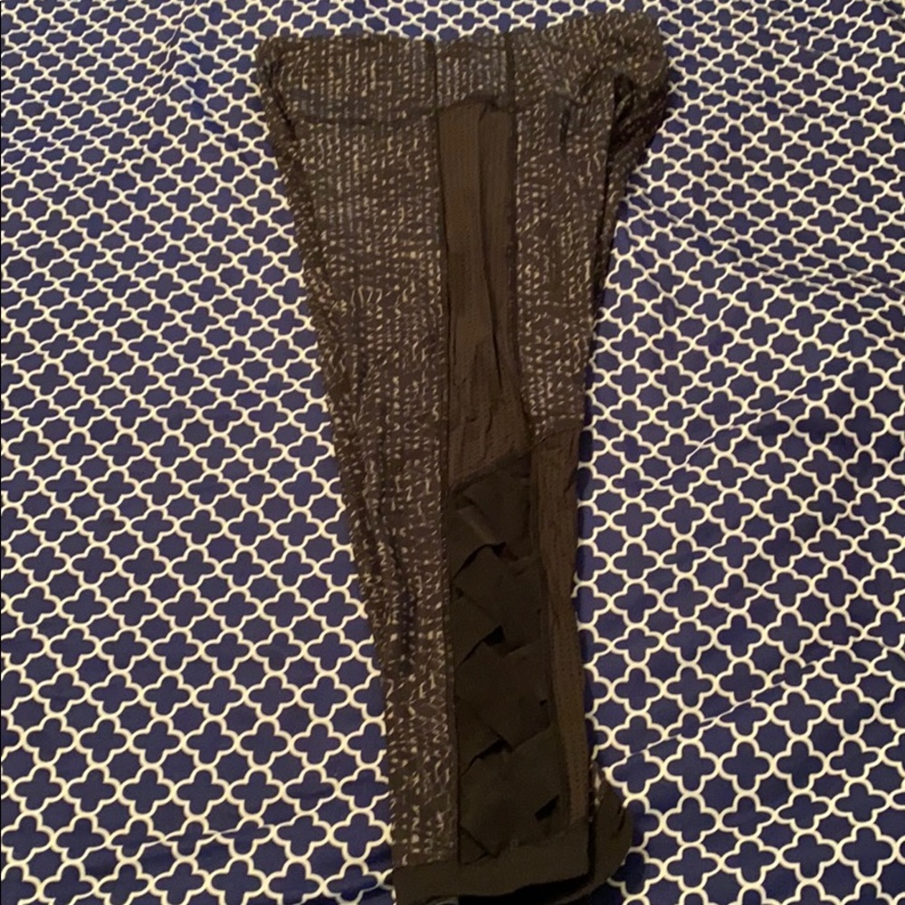 Lululemon crops! - Picture 2 of 5